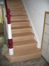 Beispiel: Gerade Treppe in Buche, 13 Stufen, Setzstufen und gerundeter Antrittsstufe